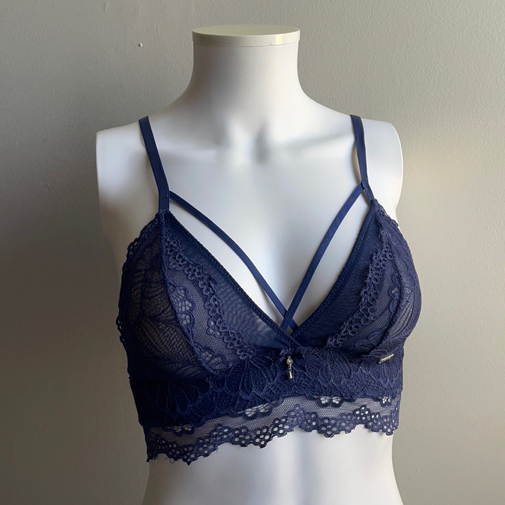 Blue Strappy Lace Bra La Vie en Rose Small .